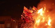 Zapłonął ogromny stos ozdobiony flagami Wielkiej Brytanii. Irlandczycy z Północy protestowali przeciwko brytyjskiej dominacji