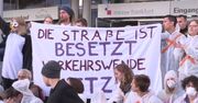 Aktywiści klimatyczni zablokowali wejście na targi motoryzacyjne we Frankfurcie