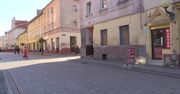 Napad na pracownika kantoru w Brzegu. Ranili go nożem i ukradli pół miliona złotych