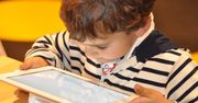 Rodzice nie kontrolują czasu spędzanego przez dzieci w internecie. Tylko co piąty ogranicza dostęp do niebezpiecznych treści