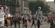 Szkielety, diabły i truposze przeszły w kolorowej paradzie ulicami Mexico City z okazji Święta Zmarłych