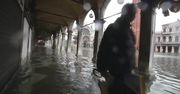 Wenecja zalana po ulewach. Na placu św. Marka woda sięgała kolan przechodniów