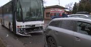 Karambol w Częstochowie. Zderzyły się trzy samochody osobowe i autobus