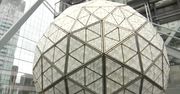 Słynna kryształowa kula już na Times Square. W Sylwestra w Nowym Jorku ma bawić się ponad milion osób