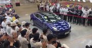 Pierwsze auta Tesli, produkowane w Chinach, trafiły już do nabywców. Elon Musk planuje dalsze inwestycje w chińskie fabryki