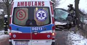 Autobus wiozący dzieci uderzył w drzewo. 10 osób w szpitalu