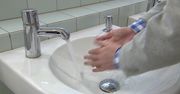 Jak ustrzec się przed wirusami w trakcie podróży samolotem? Przestrzegaj następujących zasad