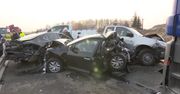 Karambol na remontowanej “gierkówce” niedaleko Częstochowy. Pięć osób, w tym dwójka dzieci, w szpitalu