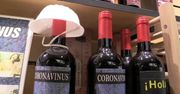 W Madrycie sprzedają wino Coronavirus. W zestawie dostaniesz maseczkę higieniczną