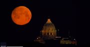 Superksiężyc nad Minnesotą. Rozświetlił miejscowy Kapitol