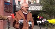 Pacjenci z Wrocławia przyjmują eksperymentalną mieszankę leków na koronawirusa. Dzięki tej mieszance choroba nie postępuje.