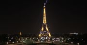 „Merci”. Hołd dla walczących z pandemią koronawirusa na Wieży Eiffla