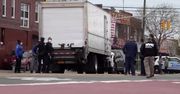Sto ciał w ciężarówkach pozostawionych przed domem pogrzebowym w Nowym Jorku