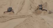 Budowa autostrady Yuli – Qiemo wkroczyła w najtrudniejszą fazę. Trwa wypłaszczanie wydmy na pustyni Takla Makan