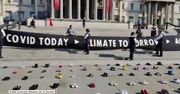 Dziecięce buty na Trafalgar Square w Londynie. Protest aktywistów klimatycznych