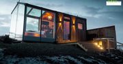 Patrzenie w gwiazdy nabrało nowego znaczenia. Bajeczne, przeszklone chatki 50 km od Reykjaviku