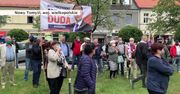 Napięcia pomiędzy sympatykami A. Dudy i R. Trzaskowskiego. Wyrywanie transparentów i gwizdy podczas przemówień