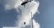 Helikopter uratował mężczyznę, który zasłabł na 30-metrowym maszcie w Teksasie