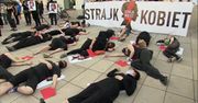 Manifestacja Strajku Kobiet przed pałacem prezydenckim przeciwko zaostrzeniu kar za aborcje