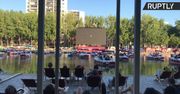 W Paryżu uruchomiono kino na wodzie. Widzowie mogą oglądać filmy z łodzi na Sekwanie