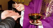 Komisja liturgiczna Episkopatu: komunia na rękę nie jest profanacją