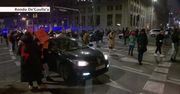 Kolejne protesty w Warszawie. Zablokowana Trasa Łazienkowska i rondo De’Gaulle’a, artyści demonstrują na Placu Zamkowym