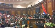 Protestujący Ormianie wdarli się do budynku parlamentu. Reakcja na porozumienie pokojowe ws. Górskiego Karabachu
