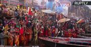 Tłumy na brzegach Gangesu. Hindusi uczcili święto Chhath