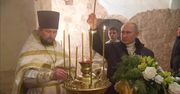 Putin wziął udział w prawosławnej pasterce w cerkwi położonej na wyspie. Dostał się tam poduszkowcem