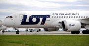 Wakacyjne staże LOT – przewoźnik szuka młodych talentów