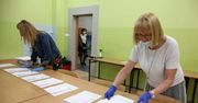Na egzaminie ósmoklasisty uczniowie piszą egzamin z matematyki.
