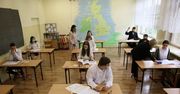 Na egzaminie ósmoklasisty uczniowie piszą egzamin z języka obcego.