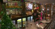 Boże Narodzenie w maju? Pub w brytyjskim miasteczku “kusi” klientów świątecznymi dekoracjami sprzed lockdownu