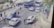 Nie ustają starcia w Jerozolimie. Samochód wjechał w grupę palestyńskich demonstrantów.