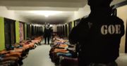 Nalot ekwadorskiej policji na więzienie w Guayaquil. Przeszukanie po bitwie gangów.