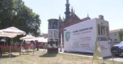 Plenerowy punkt szczepień na Jarmarku Dominikańskim. Wystarczy dowód i chwila cierpliwości.