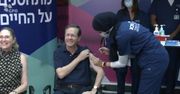 W Izraelu rozpoczęto podawanie trzeciej dawki szczepionki. Przyjął ją prezydent wraz z żoną.