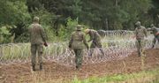 Drut kolczasty na granicy z Białorusią. Ułożono już ponad 100 kilometrów