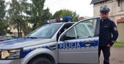 Policjanci uratowali mężczyznę z płonącego budynku