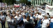 Rozpoczął się protest medyków w Warszawie. Przejdą pod Kancelarię Premiera