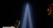 Dwa słupy światła w miejscu wież World Trade Center. 20. rocznica ataków z 11 września 2001 roku