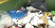 Sterty śmieci na ulicach Goleniowa. Nikt nie wywozi odpadów przez spór burmistrza z radnymi.