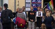 Protesty przeciw stanowi wyjątkowemu w kraju.