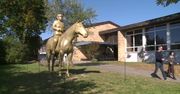 Angela Merkel na koniu. Pomnik odchodzącej kanclerz stanął przed bawarskim muzeum