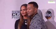 Chrissy Teigen zdradziła, że jej rodzina podróżuje z prochami zmarłego synka.