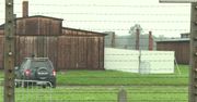 Antysemickie napisy na barakach byłego niemieckiego obozu Auschwitz II-Birkenau