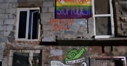Squatersi się wynieśli, budynek został zburzony. “Chyba chcieli przeżyć przygodę”