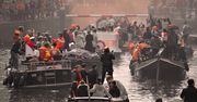 Imprezowicze wracają do nocnych klubów w Amsterdamie