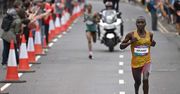 Maratończyk zabłądził, ale i tak pierwszy przybiegł na metę.