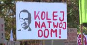 Protest przed Sejmem w sprawie CPK. “Stop wyburzaniu domów”